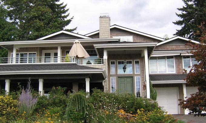 Central Houghton House | Lake and Mountain Views - 2 Bedroom, 3/4 Bath