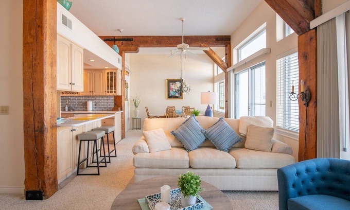 Charlevoix Condo | Lake Charlevoix/King/Queen/2 Bed/2 Bath Condo/Town/Beach/Pool