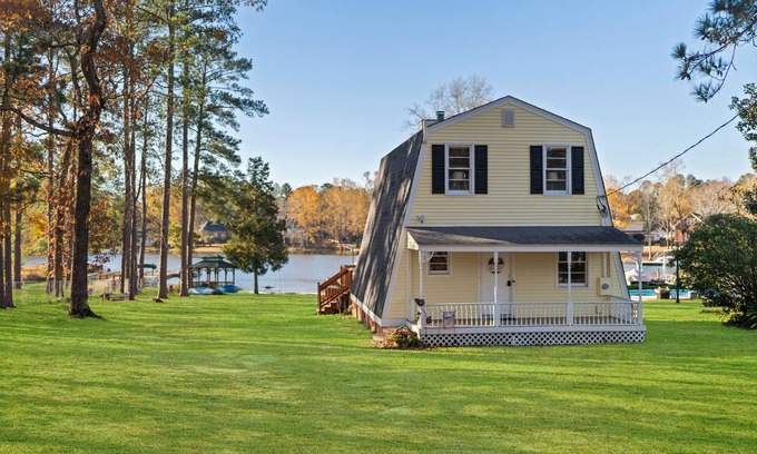 Chapin House | Lake Cottage in Chapin with Private Dock