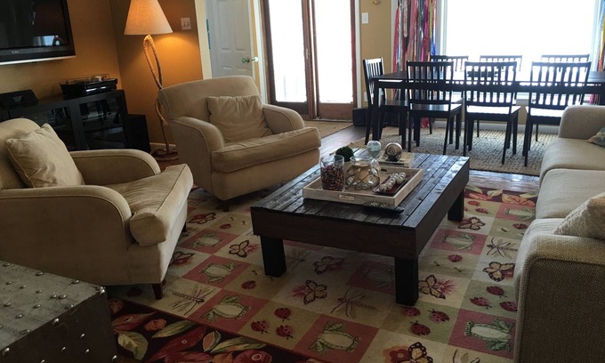 Edwardsburg Cottage | LAKE COTTAGE WITH PONTOON BOAT, 2 KAYAKS, PADDLEBOARDS INCLUDED
