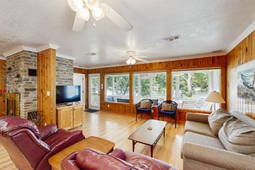 Kingsland House | Lake Escape