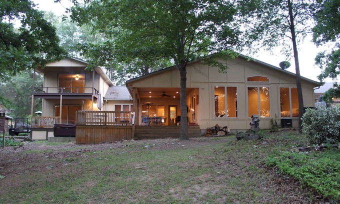 Longtown House | Lake Eufaula Longtown Waterfront home with private dock;4 BR plus loft; 3.5 bath