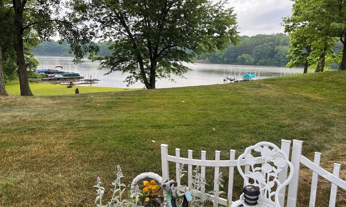 Senecaville Cabin | Lake Front Cabin on Seneca Lake. Come play in the lake.nSleeps 8, 5 beds