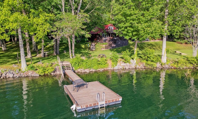 Topton Cabin | Lake Front Cabin with Private Dock, Hot tub and Fire Pit