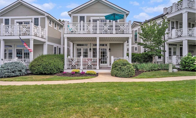 Saugatuck Condo | Lake Front Condo W/Pool Access, Walk to Saugatuck