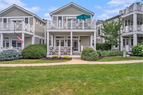 Saugatuck House | Lake front condo with pool access walking distance to downtown Saugatuck