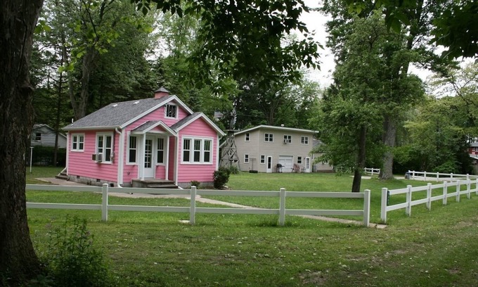 Lakeside Cottage | Lake Front Cottage in Michigan's Harbor Country "Sandy Shores 2"