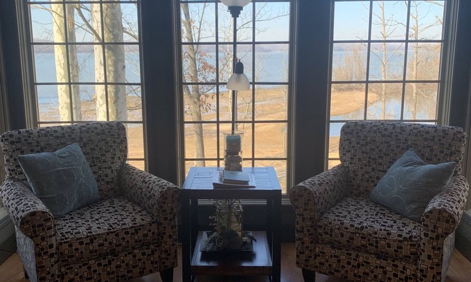 Cadiz Cottage | Lake Front Cottage with private sandy beach