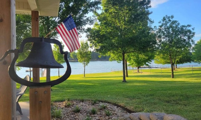 Wills Point House | Lake Front Gated Property Private Dock nBook 3 Nights - Get 4th Night Free.