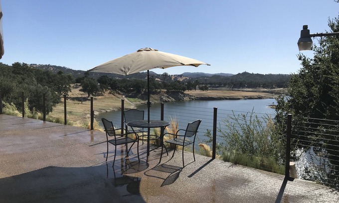 Paso Robles House | Lake front home private dock