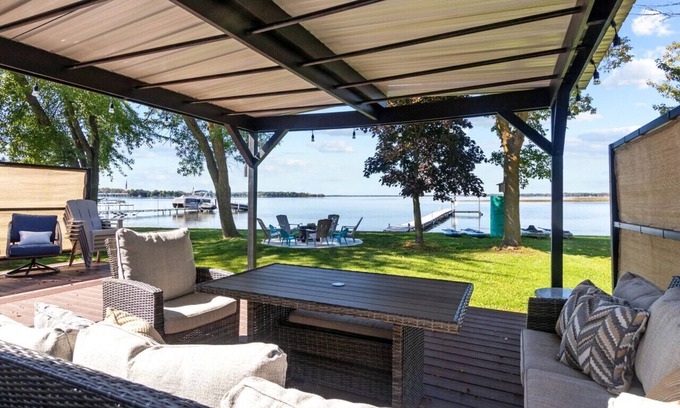 Cecil House | LAKE FRONT! Kayaks&Paddleboards
