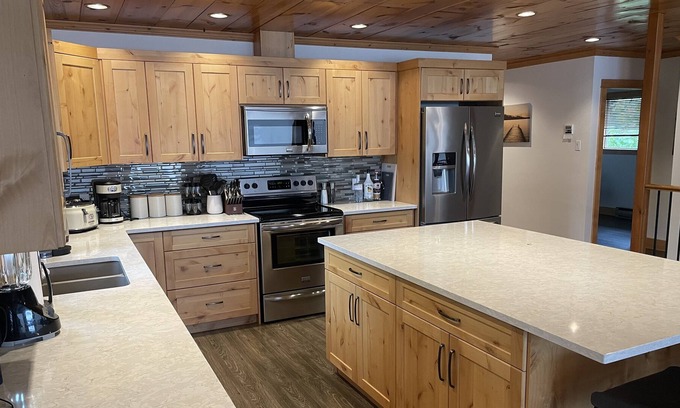 Squilax House | Lake Front Retreat on Indigo Bay