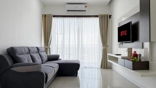 Larut Apartment | Lake Garden View Homestay with Pool and Netflix