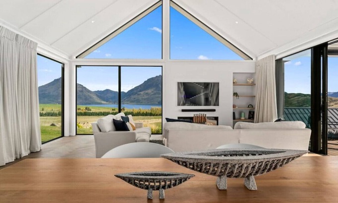 Jacks Point House | Lake Gazing Luxe @ Jack's Point - Lake - Ski Views