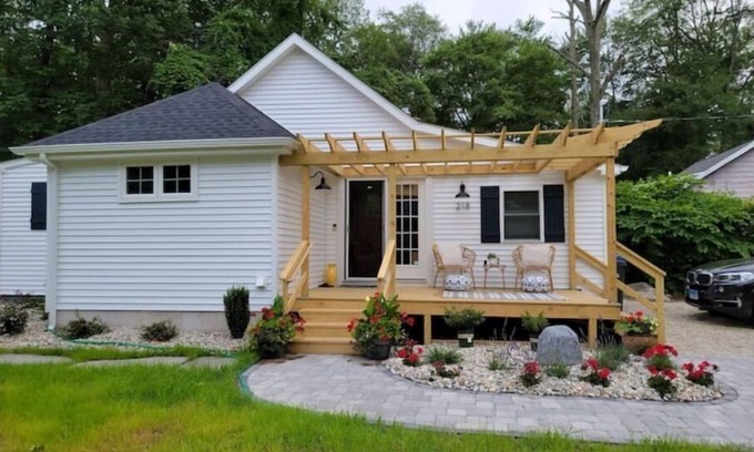 Coventry Lake Cottage | Lake Getaway at Coventry Lake! close to Uconn