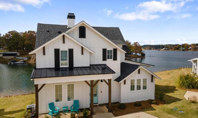 Dadeville House | Lake Happy