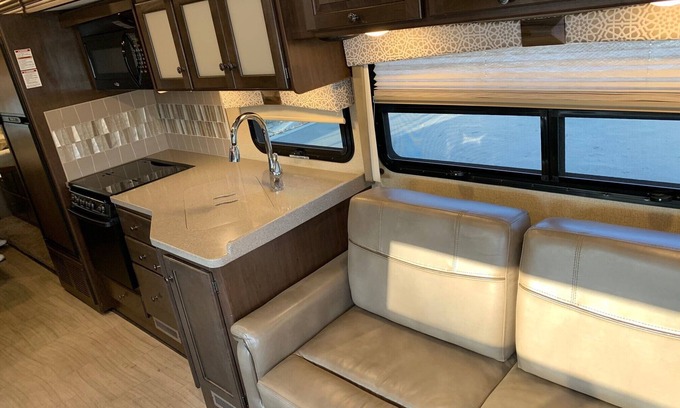 Lake Havasu City Resort | LAKE HAVASU 1 bedroom deluxe suite with Boat Slip Memorial day weekend/week