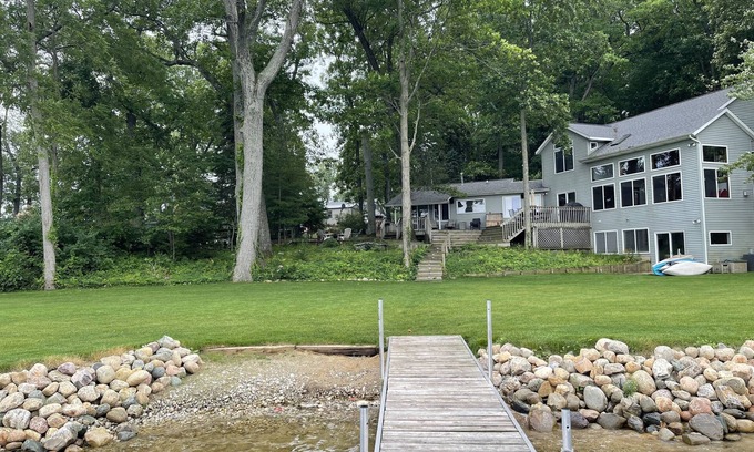 Delton House | Lake House Get-A-Way - Enjoy All 4 Season
