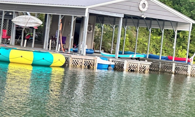 Russellville House | Lake House on Cedar Creek Lake - Hoot Hoot Holler Hideaway