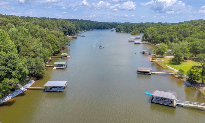 Lavonia Cabin | Lake It Easy – Cozy Hartwell Retreat with Big Dock & Stunning Views