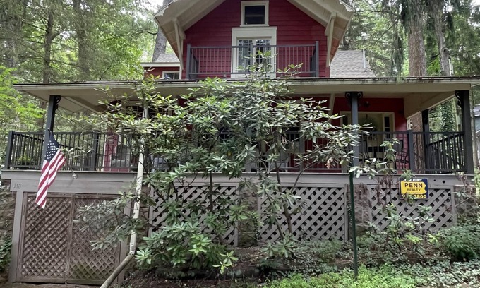 Mount Gretna Cottage | Lake it Easy! Mount Gretna cottage minutes to Lake
