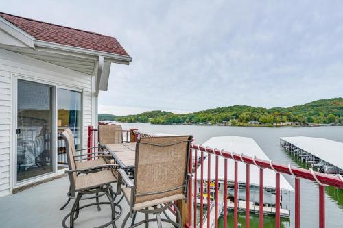 Camdenton Apartment | Lake It Easy Waterfront Ozarks Condo with Balcony!