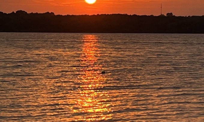 Checotah House | Lake life at its best! Work or family getaway. Nature and Water right out back!