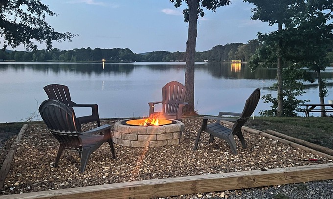 Cedar Bluff Cottage | LAKE LIFE !nCharming 3-bedroom cottage with dock and boat ramp on Weiss Lake
