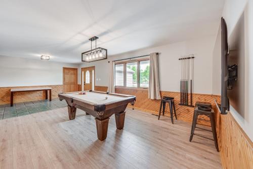 Twin Lakes Apartment | Lake Mary View Pickleball Paradise Penthouse Unit