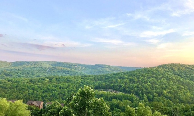 Branson Condo | Lake & Mountain View Condo - The Cliffs on Indian Point - Silver Dollar City