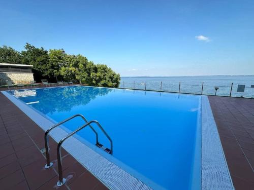 Padenghe sul Garda Apartment | Lake Oasis with Pool OLD