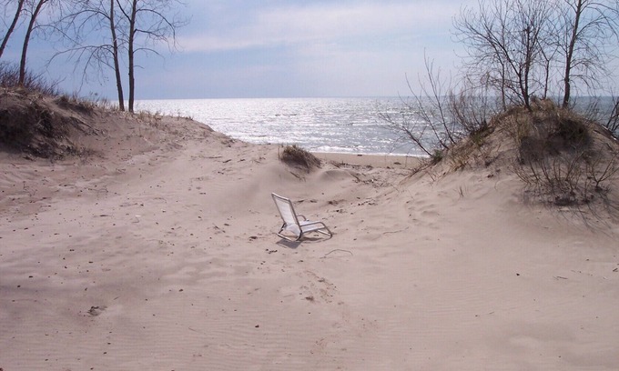 Mannsville House | Lake Ontario East, sleeps 10, beach, 2 kayaks, firepit, gas grill, yard, porc