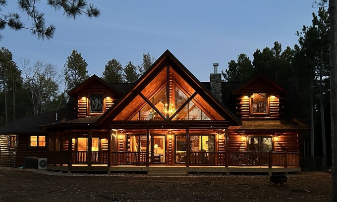 Nekoosa Cabin | Lake Petenwell waterfront cabin, minutes from Sand Valley - NEW