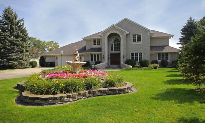 Alexandria House | Lake Pointe Lodge: 6BR Lakefront Retreat w/Free Pontoon, Dock & Firepit