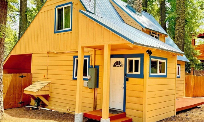 Tahoe Pines Cabin | LAKE TAHOE W.Shore Cabin, Tahoe Pines/Homewood, Sleeps 4-6, Wifi, Cable