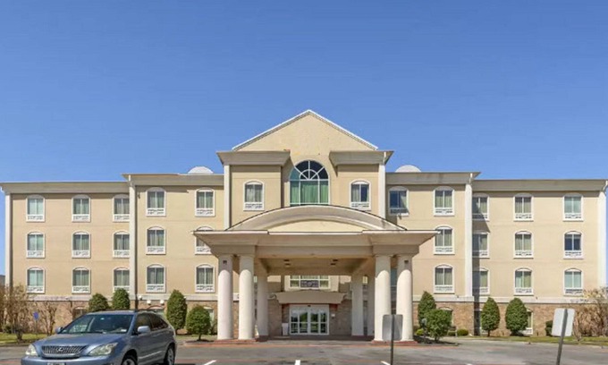 Denison Hotel | Lake Texoma Inn and Suites to match IHG