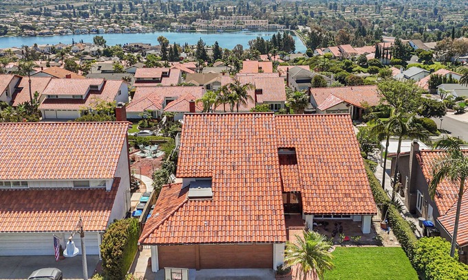 Mission Viejo House | Lake View 5BR Mission Viejo Retreat Near Laguna Beach & Disneyland