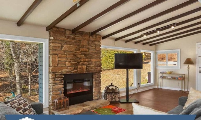 Hendersonville House | Lake View Bungalow|10m to Hendersonville