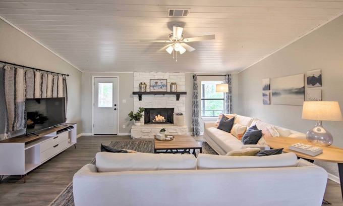 Enchanted Oaks House | Lake View & Decks: Pet-Friendly Mabank Home