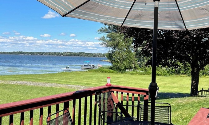Durhamville House | LAKE VIEW GEM - BEAUTIFUL VIEWS, RESTAURANT/MARINA NEXT DOOR.