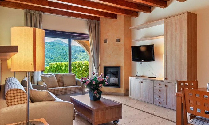 Scanno House | Lake-view Holiday Home in Scanno with Garden and Fireplace