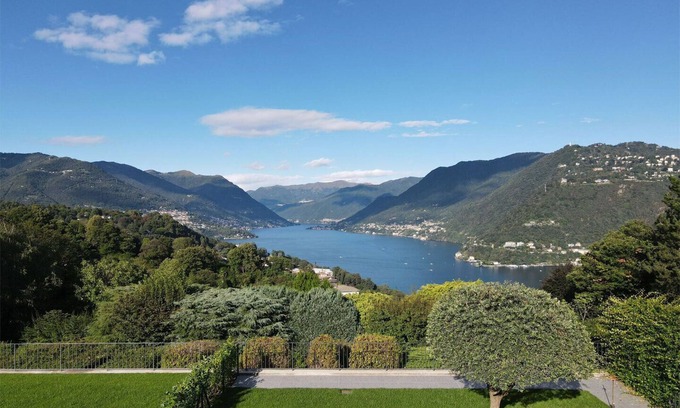 Como Apartment | Lake View Loft in a Villa with swimming pool and tennis court