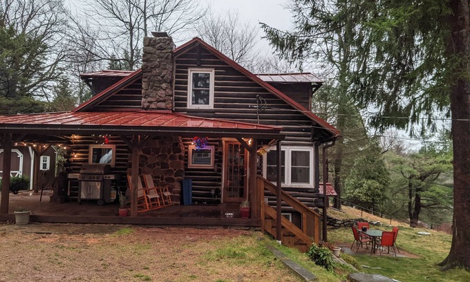 Lake Harmony Cabin | Lake view log cabin. Great Lake Harmony location!
