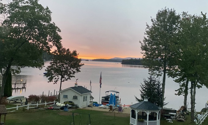Moultonborough House | LAKE WINNIPESAUKEE WATERFRONT GUEST HOUSE RENTAL WITH BEACH AND DOCK