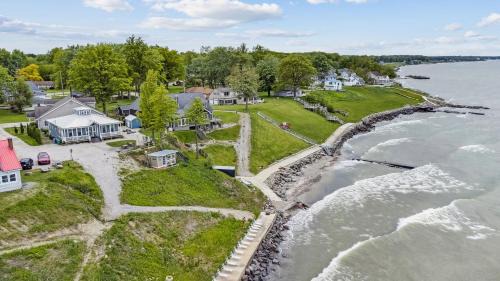 Ashtabula House | Lakefront Beach House - Sauna & Steam Pod Retreat