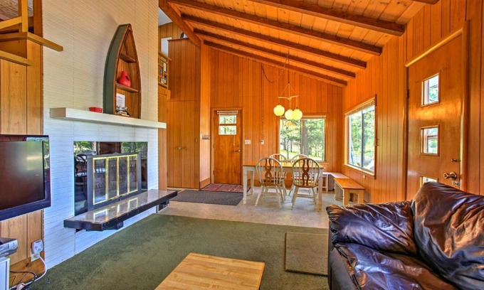 Branch House | Lakefront Branch Cottage with Dock, Kayaks and Grill!