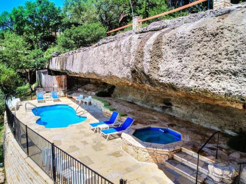 Lakeway House | Lakefront Bungalow With Community Poolhot Tub #8