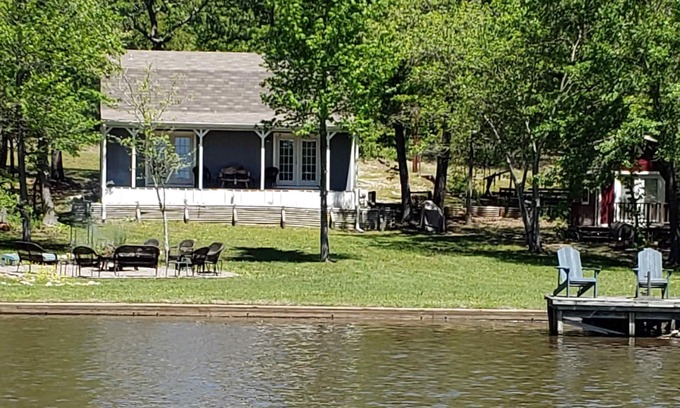 Murchison Cabin | Lakefront Cabin near Canton, Ben Wheeler and Edom
