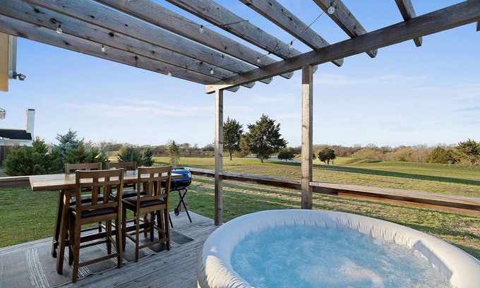 Weston House | Lakefront Cabin with hot tub! Fish| Kayak| Camp