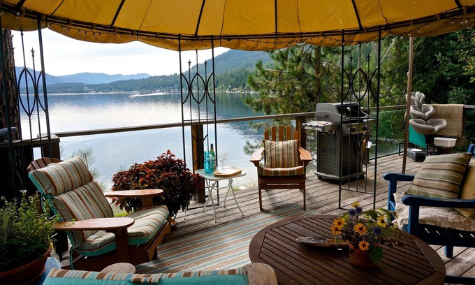 Christina Lake Cottage | Lakefront Cedar Cottage on Christina Lake, BC